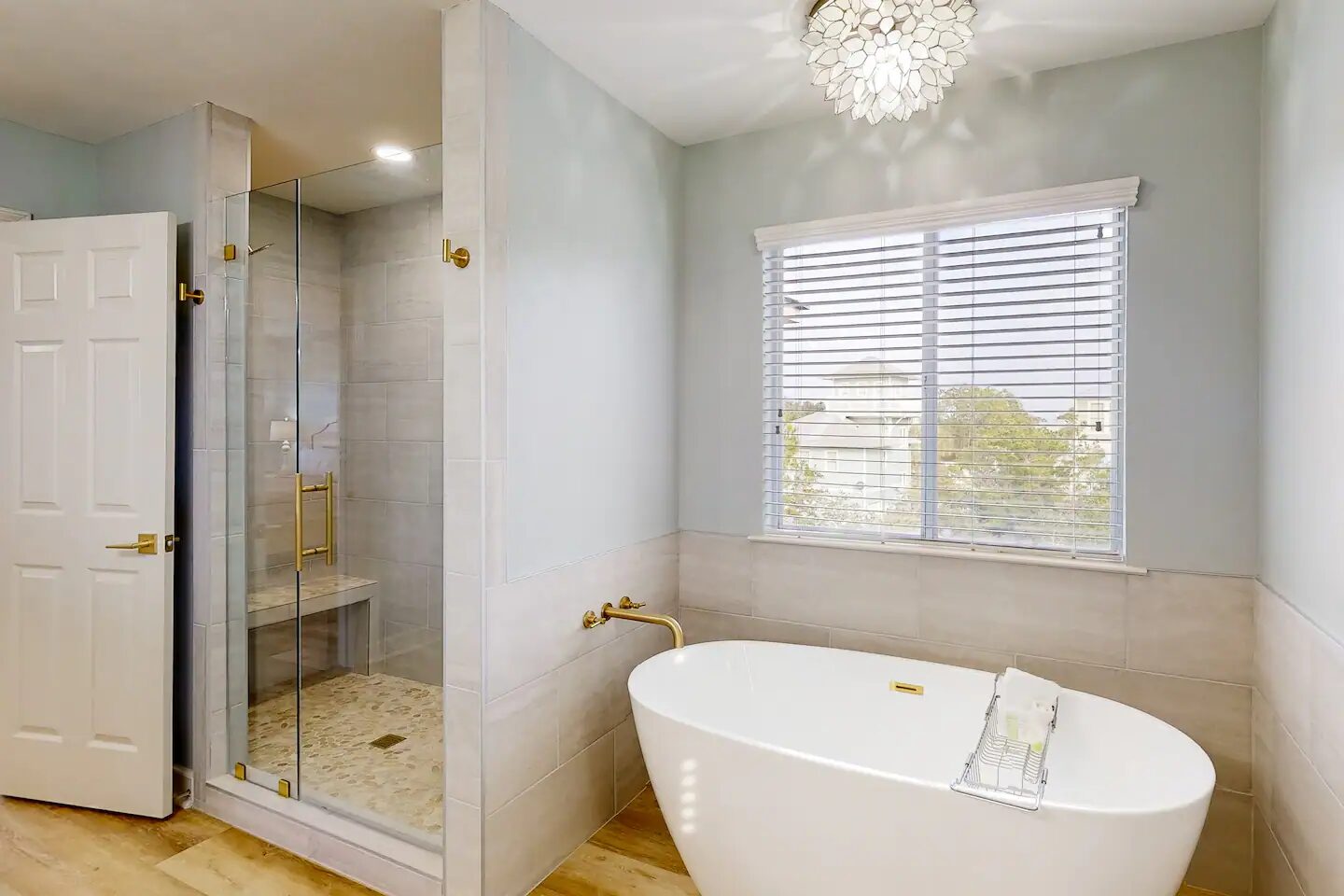Master bath with soaking tub